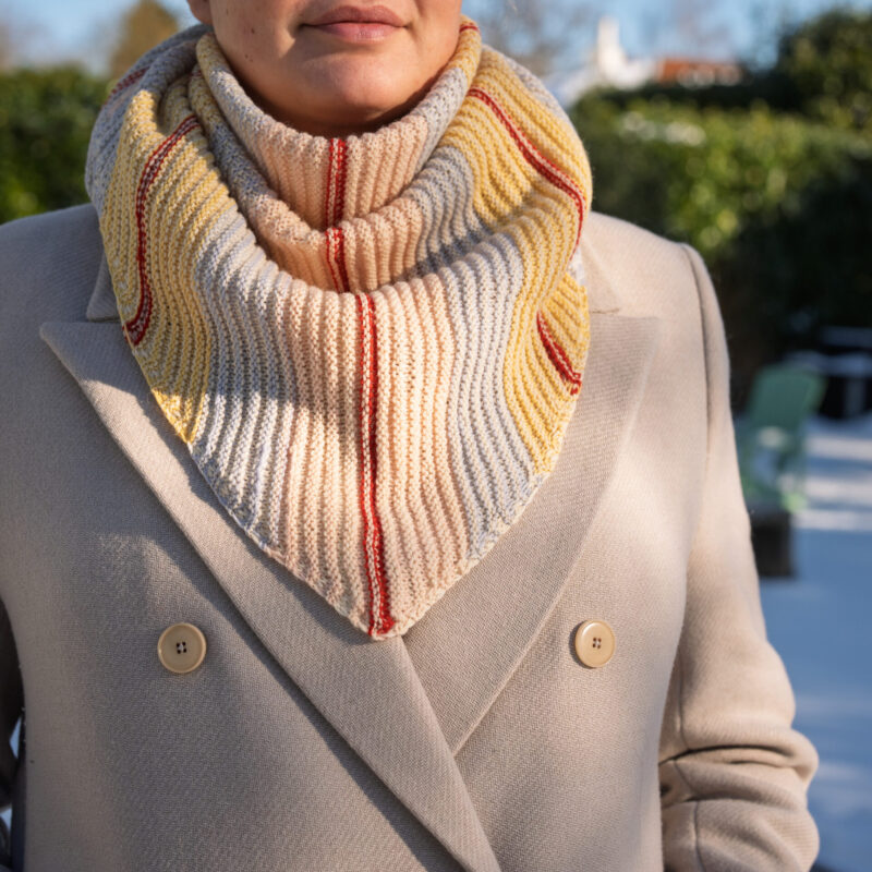 Forsidebillede på strikkeopskrift Sisters Shawl